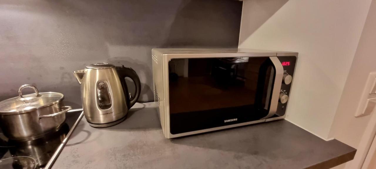 Business Mit Kuche Fur 1-3 +netflx+5g Wlan Nahe Der Mhh Im Industrial Design Appartement